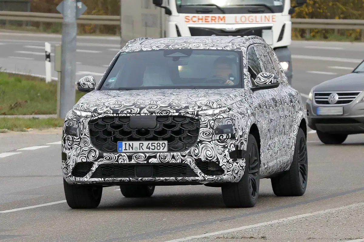Audi Q7: avvistata la terza generazione, sarà diesel e benzina [Foto Spia] (12)