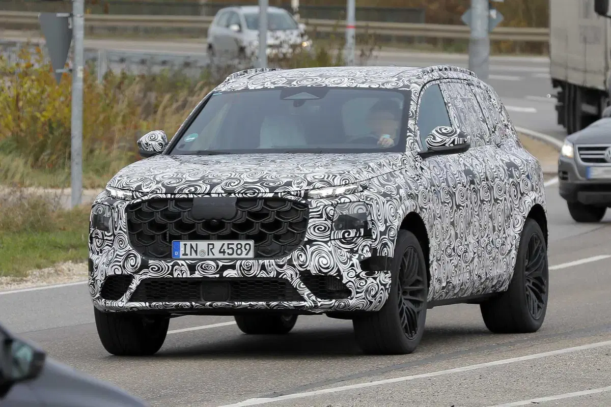 Audi Q7: avvistata la terza generazione, sarà diesel e benzina [Foto Spia] (13)