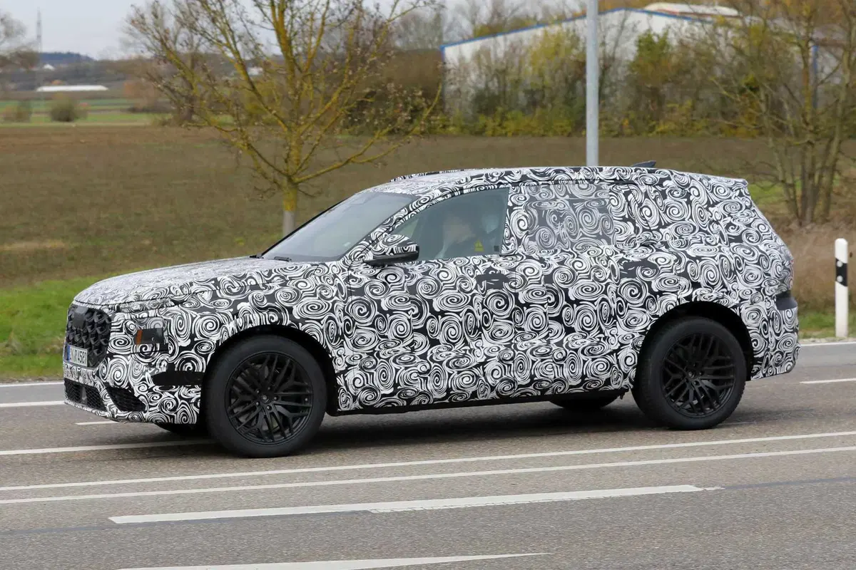 Audi Q7: avvistata la terza generazione, sarà diesel e benzina [Foto Spia] (16)