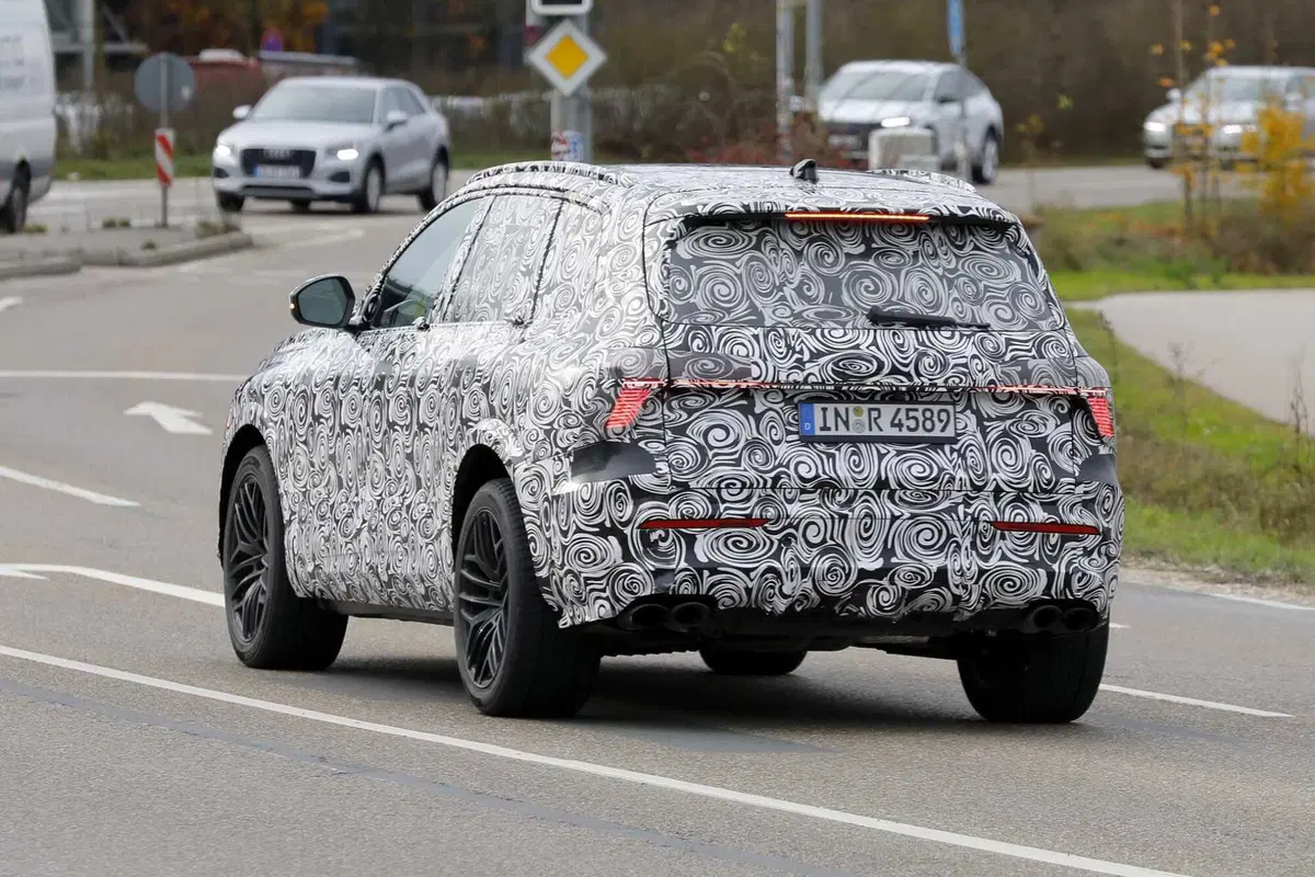 Audi Q7: avvistata la terza generazione, sarà diesel e benzina [Foto Spia] (21)