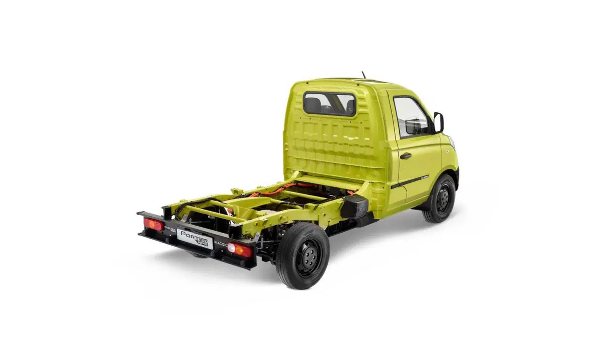 Piaggio Porter Cabinato NP6 CNG long range 2650 chassis Hd Pro (2)