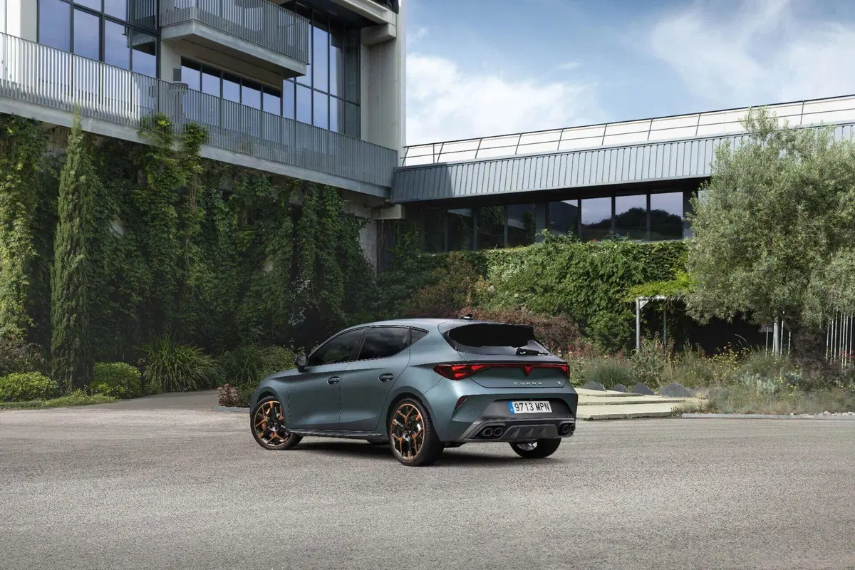 Cupra Leon 2025: motorizzazioni, allestimenti, optional e prezzi. Guida all’acquisto (11)