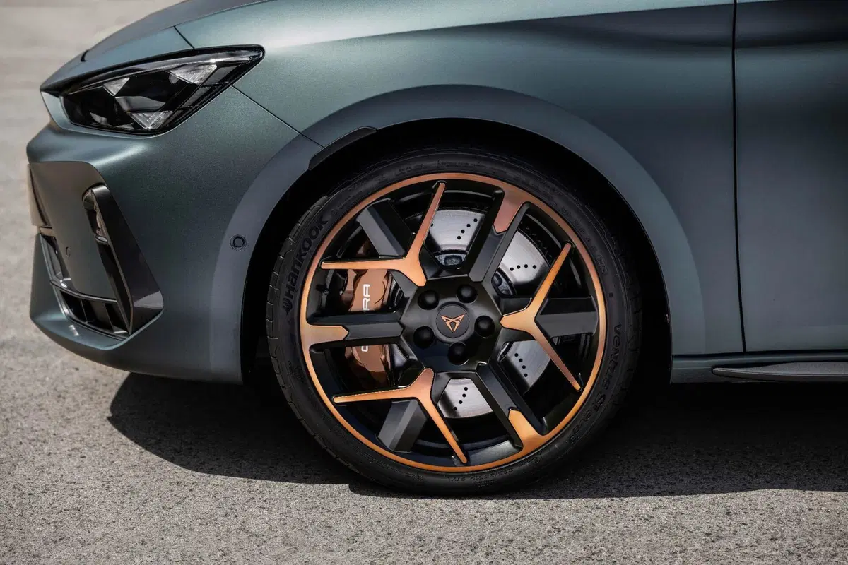 Cupra Leon 2025: motorizzazioni, allestimenti, optional e prezzi. Guida all’acquisto (14)