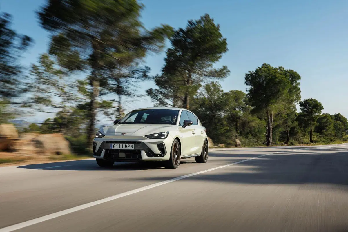 Cupra Leon 2025: motorizzazioni, allestimenti, optional e prezzi. Guida all’acquisto (19)