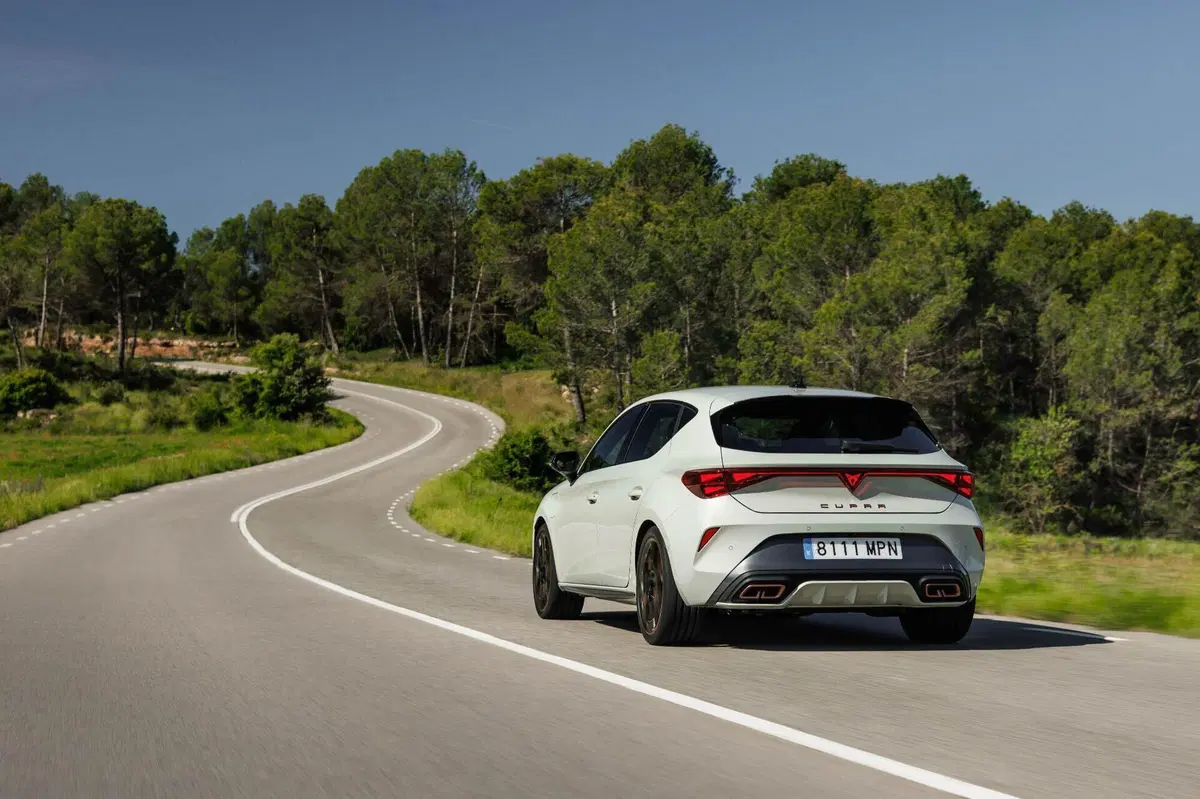 Cupra Leon 2025: motorizzazioni, allestimenti, optional e prezzi. Guida all’acquisto (16)