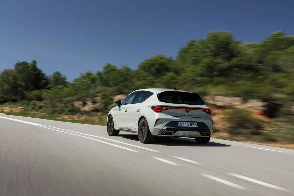 Cupra Leon 2025: motorizzazioni, allestimenti, optional e prezzi. Guida all’acquisto (18)