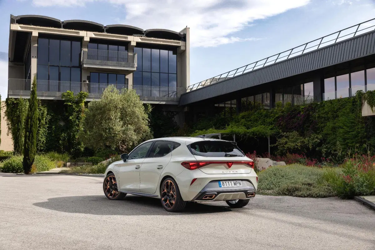 Cupra Leon 2025: motorizzazioni, allestimenti, optional e prezzi. Guida all’acquisto (23)