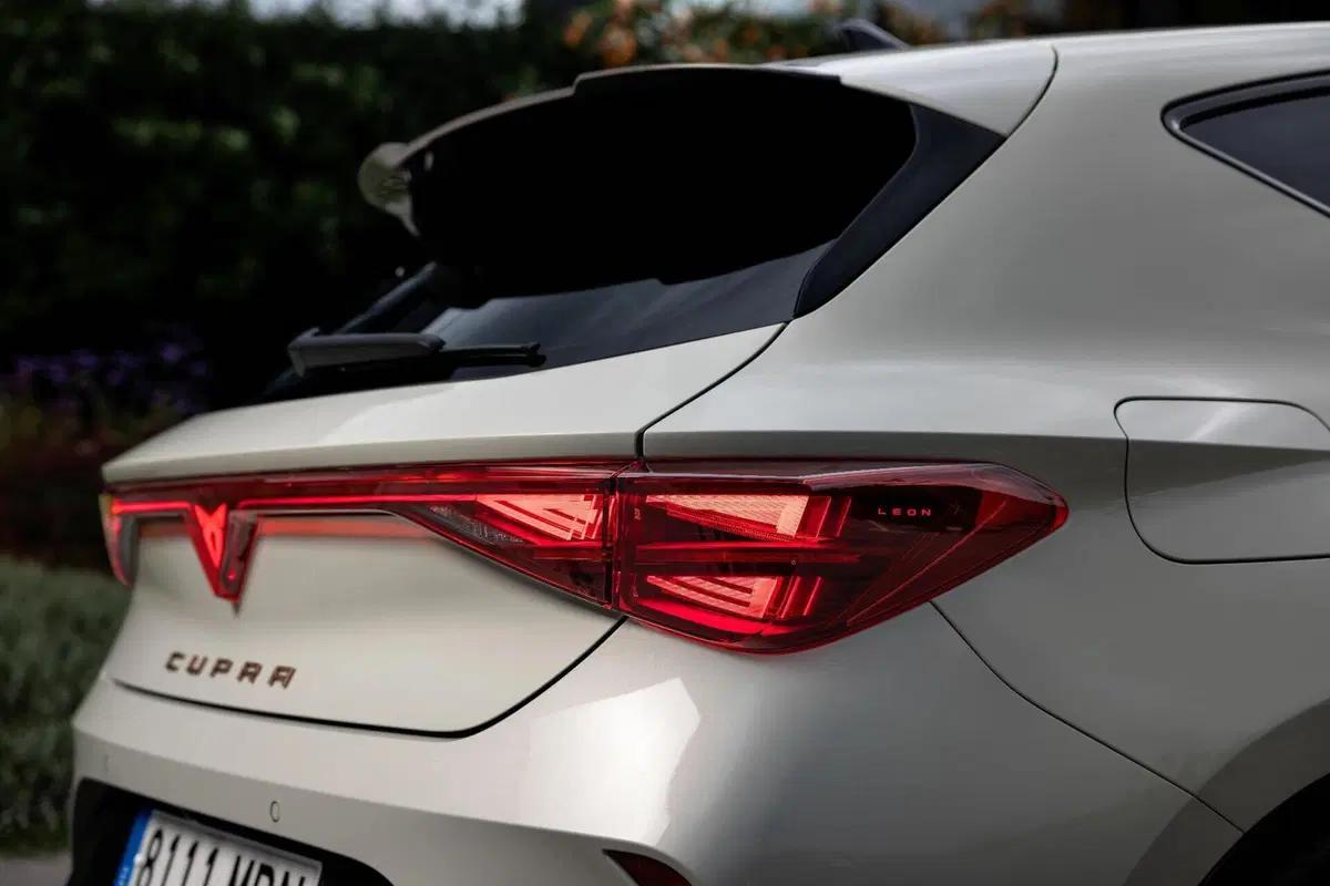Cupra Leon 2025: motorizzazioni, allestimenti, optional e prezzi. Guida all’acquisto (24)