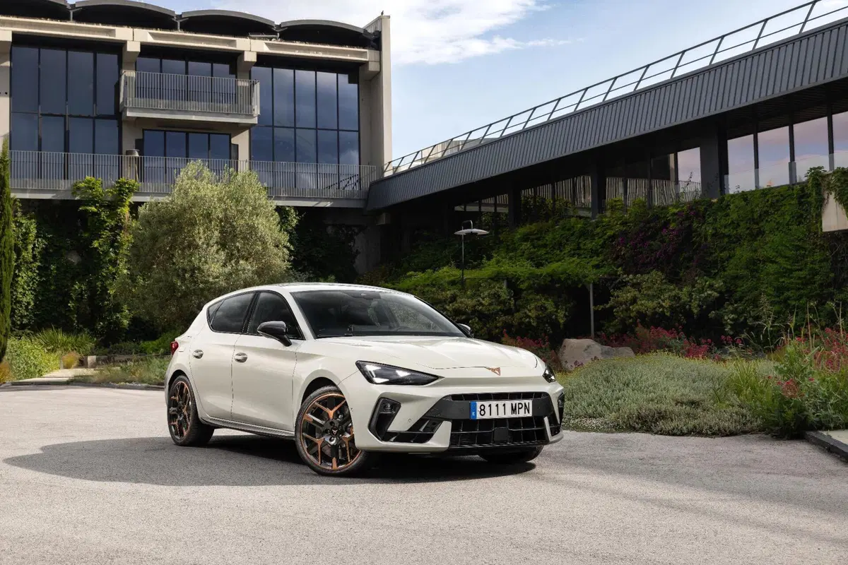 Cupra Leon 2025: motorizzazioni, allestimenti, optional e prezzi. Guida all’acquisto (25)