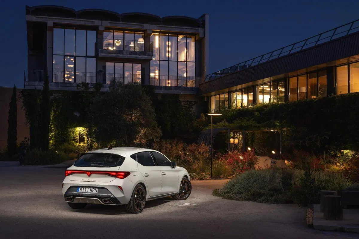 Cupra Leon 2025: motorizzazioni, allestimenti, optional e prezzi. Guida all’acquisto (21)