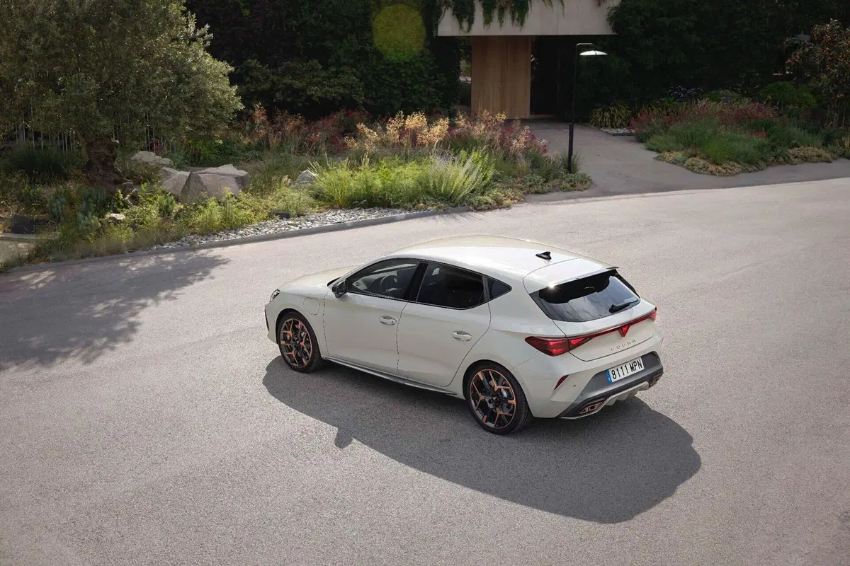 Cupra Leon 2025: motorizzazioni, allestimenti, optional e prezzi. Guida all’acquisto (26)