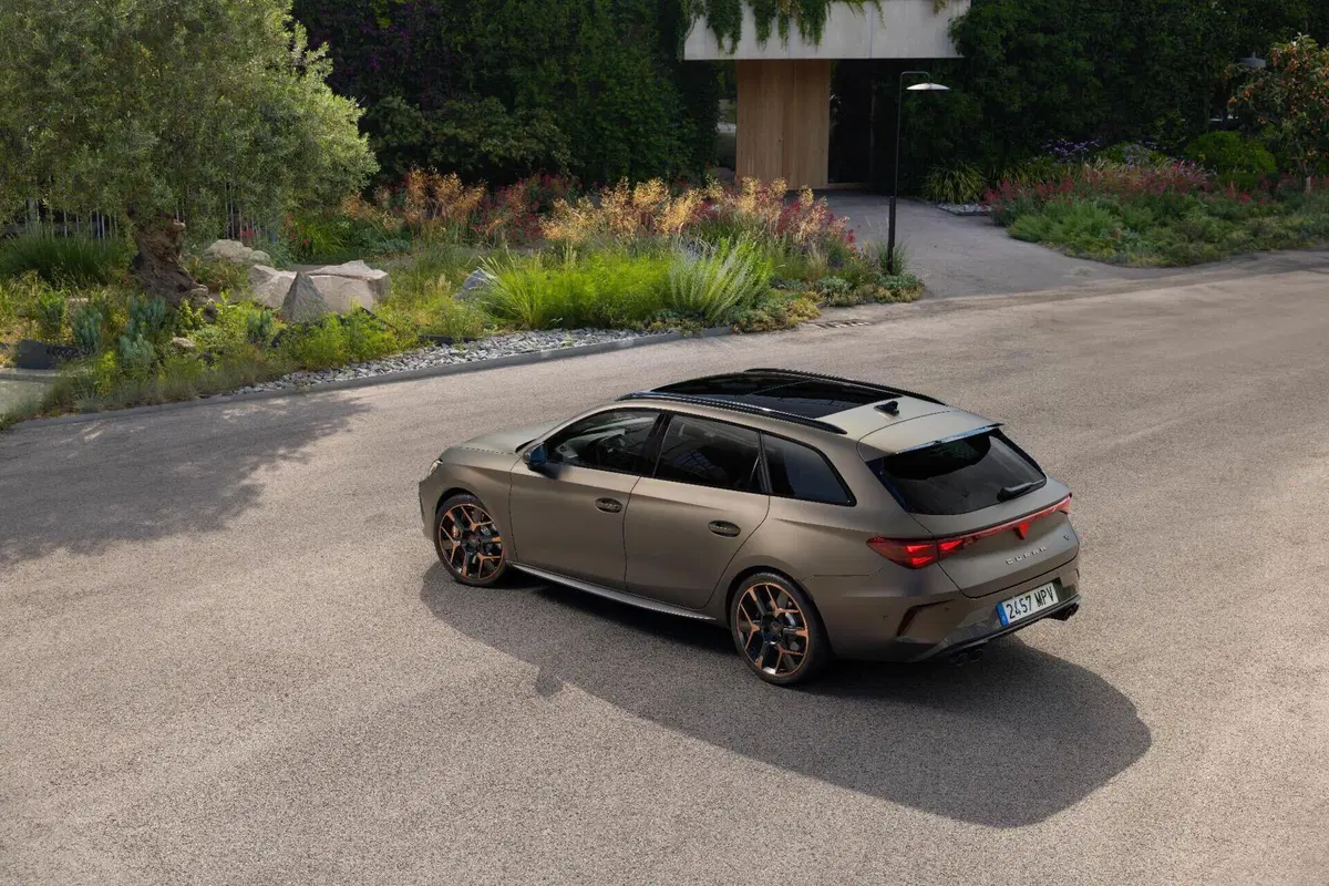 Cupra Leon 2025: motorizzazioni, allestimenti, optional e prezzi. Guida all’acquisto (32)