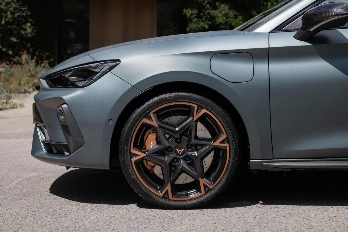 Cupra Leon 2025: motorizzazioni, allestimenti, optional e prezzi. Guida all’acquisto (40)