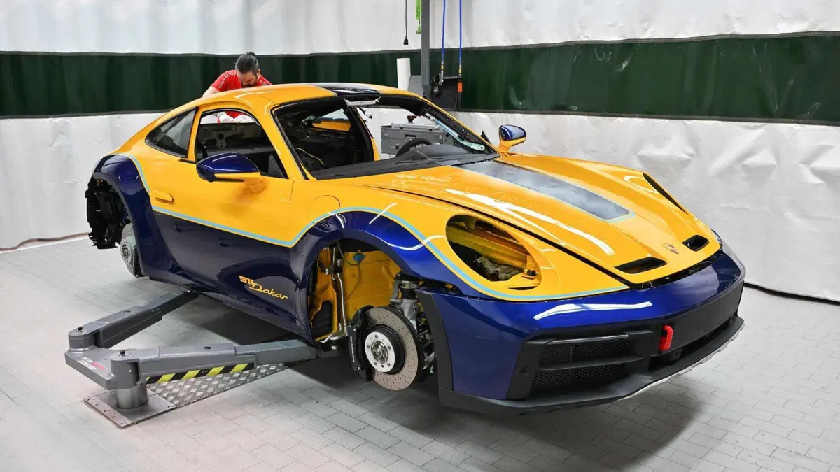 Come nascono le Porsche in serie limitata: Dakar, Turbo 50 e S/T (6)
