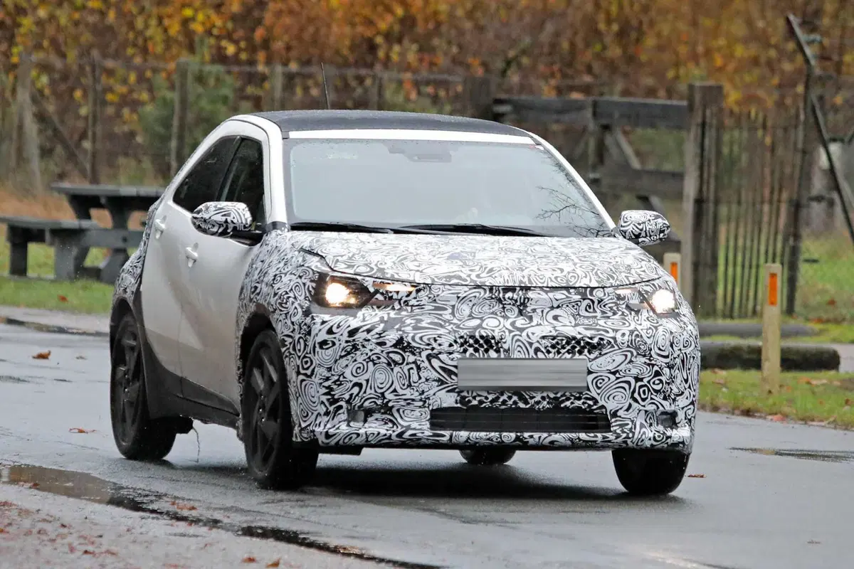 Toyota Aygo X: la city car si rinnova per il 2026 con il nuovo facelift [Foto Spia]