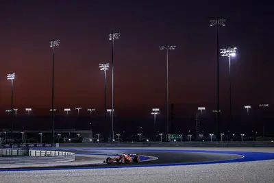 F1. McLaren si prende la scena mentre Ferrari fatica nella Sprint Qualifying. Il freddo del Qatar agevola la Mercedes