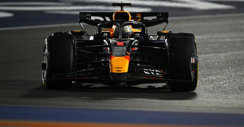 F1. Verstappen stupisce nelle qualifiche in Qatar, e con Russell ridimensiona la McLaren. Ferrari insegue