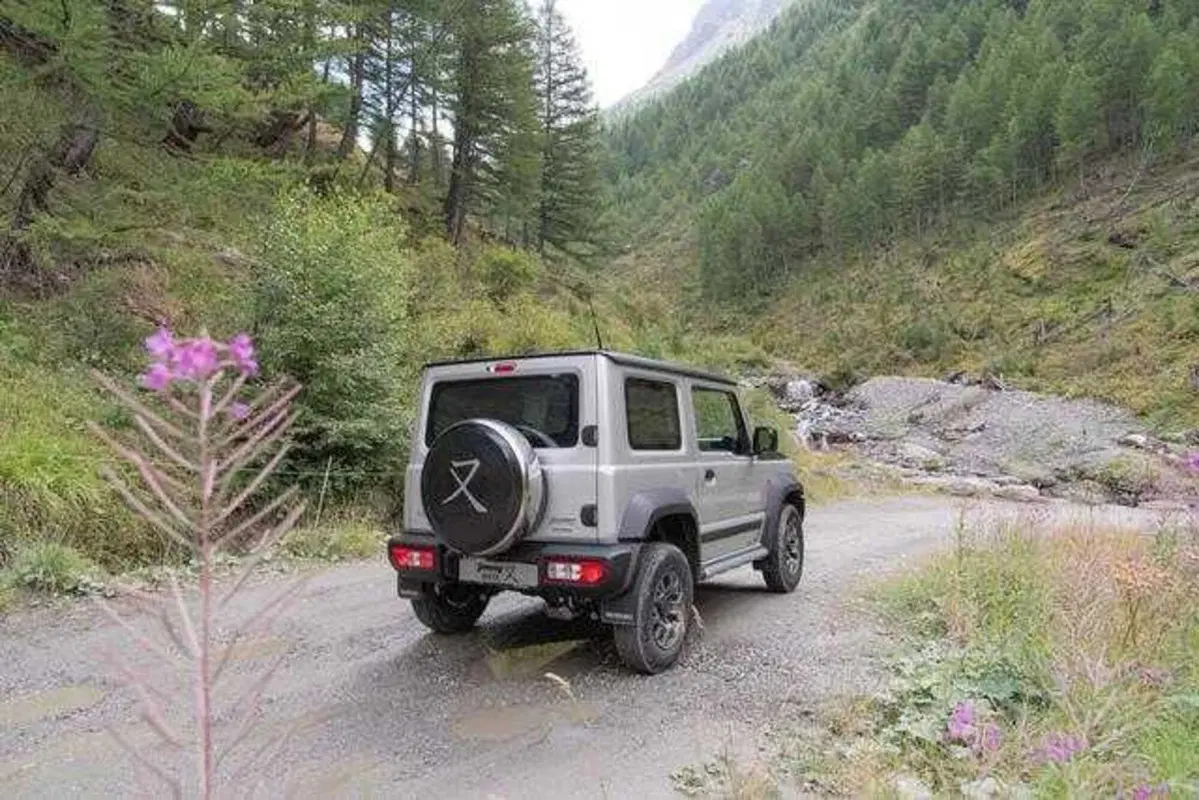 Suzuki Jimny: la serie limitata MATA a 33.900 euro, da collezione (2)