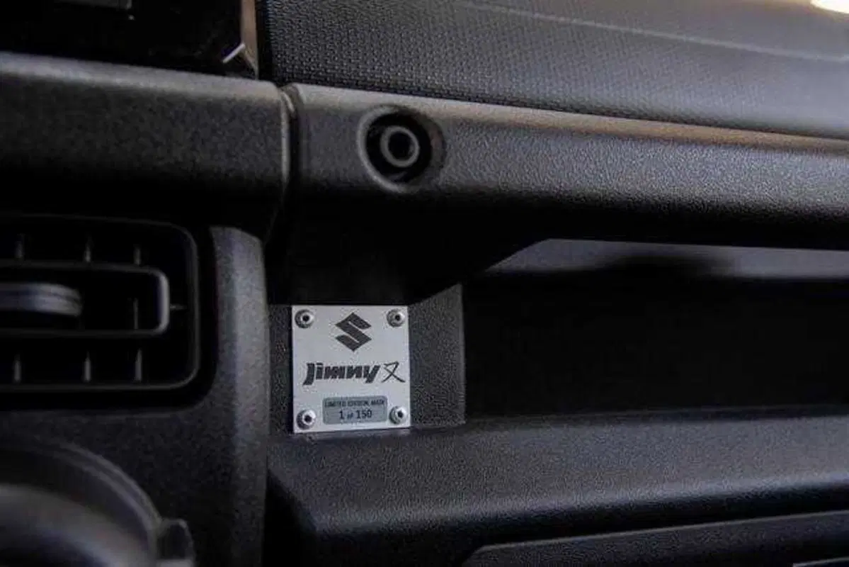 Suzuki Jimny: la serie limitata MATA a 33.900 euro, da collezione (5)