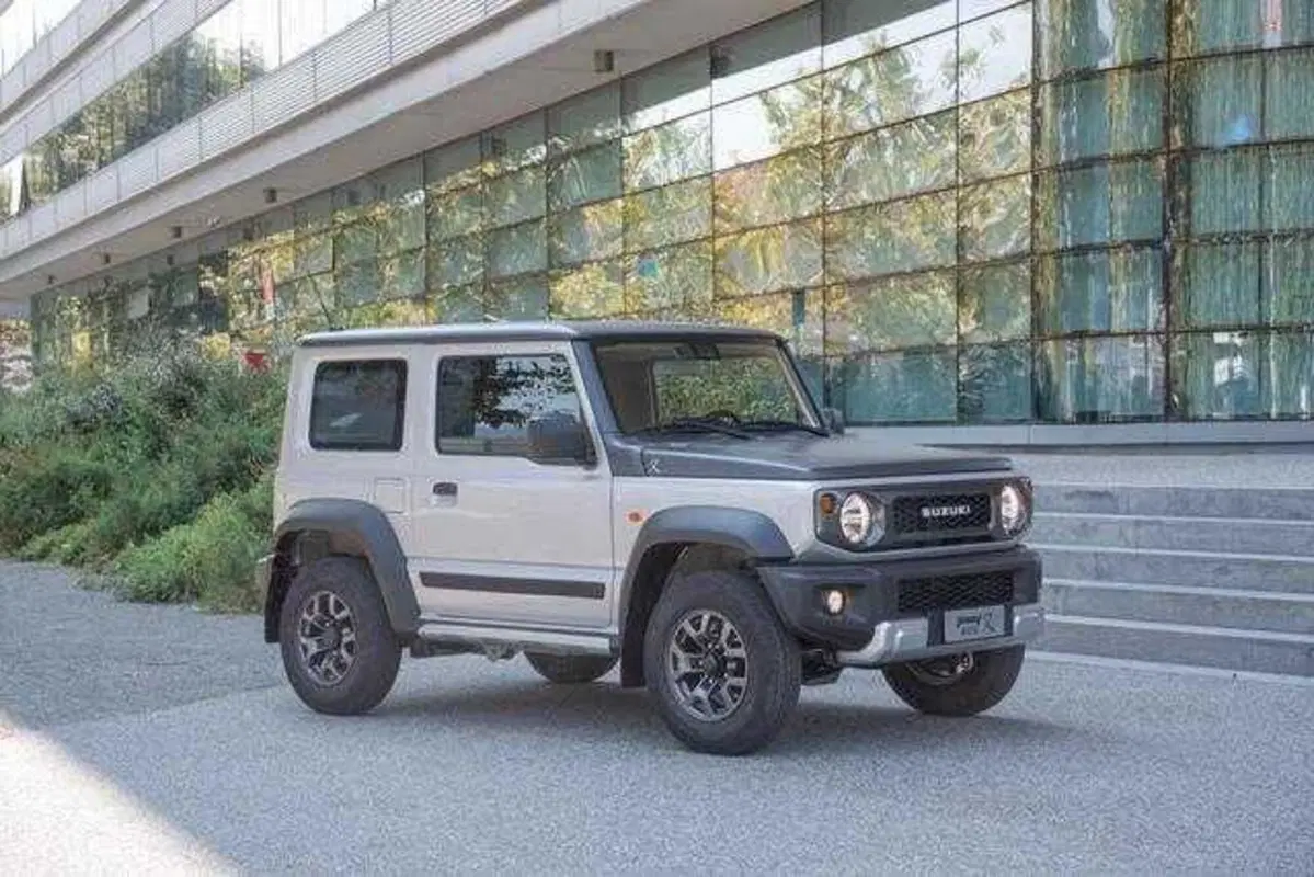 Suzuki Jimny: la serie limitata MATA a 33.900 euro, da collezione (6)