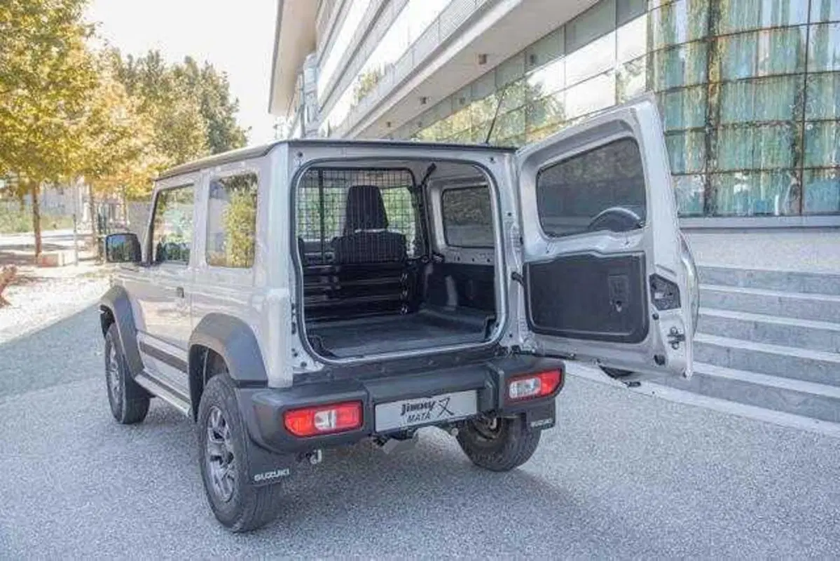Suzuki Jimny: la serie limitata MATA a 33.900 euro, da collezione (7)