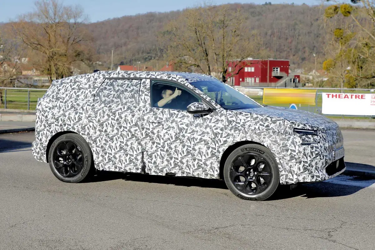 Nuova Citroen C5 Aircross: il nuovo Suv debutta nel 2026 [Foto Spia] (5)