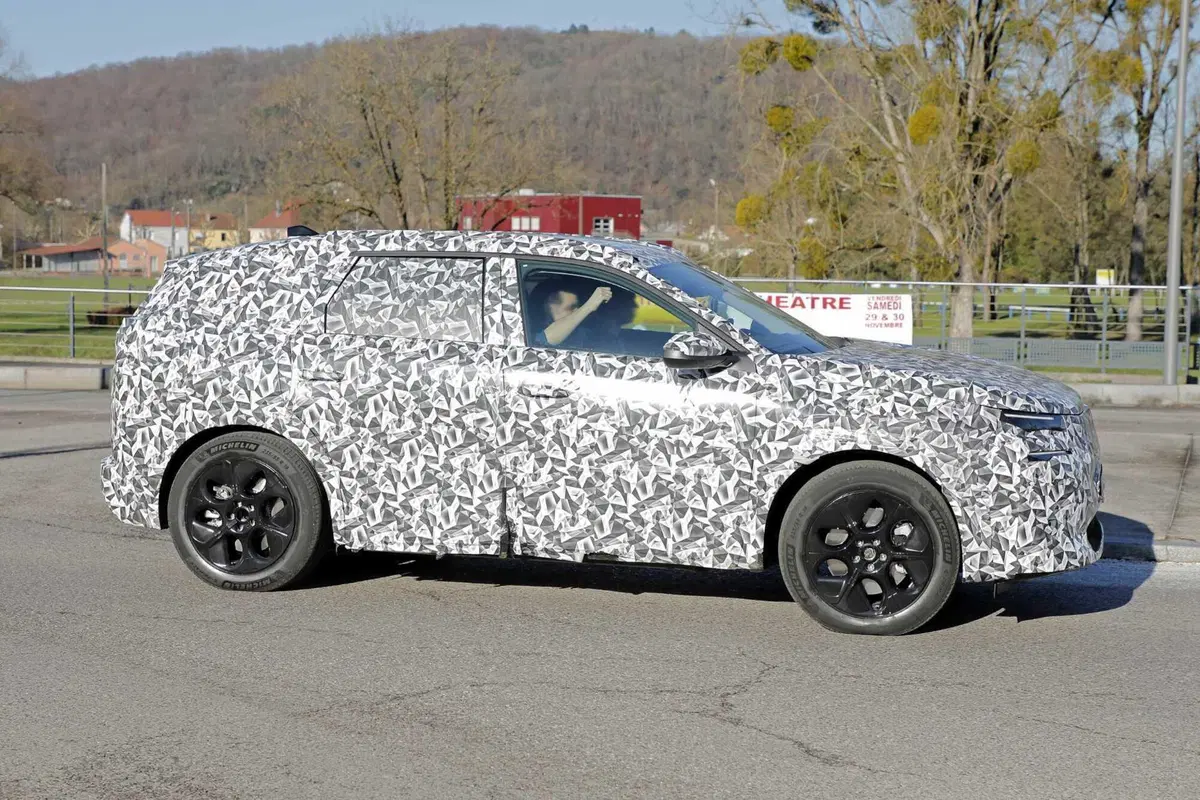 Nuova Citroen C5 Aircross: il nuovo Suv debutta nel 2026 [Foto Spia] (6)