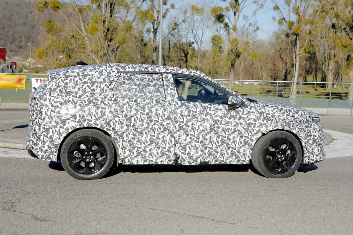 Nuova Citroen C5 Aircross: il nuovo Suv debutta nel 2026 [Foto Spia] (7)