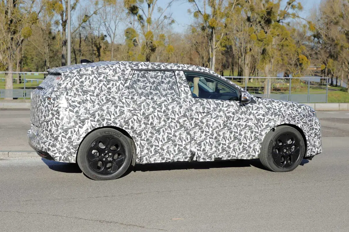 Nuova Citroen C5 Aircross: il nuovo Suv debutta nel 2026 [Foto Spia] (9)