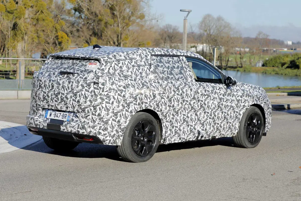 Nuova Citroen C5 Aircross: il nuovo Suv debutta nel 2026 [Foto Spia] (8)