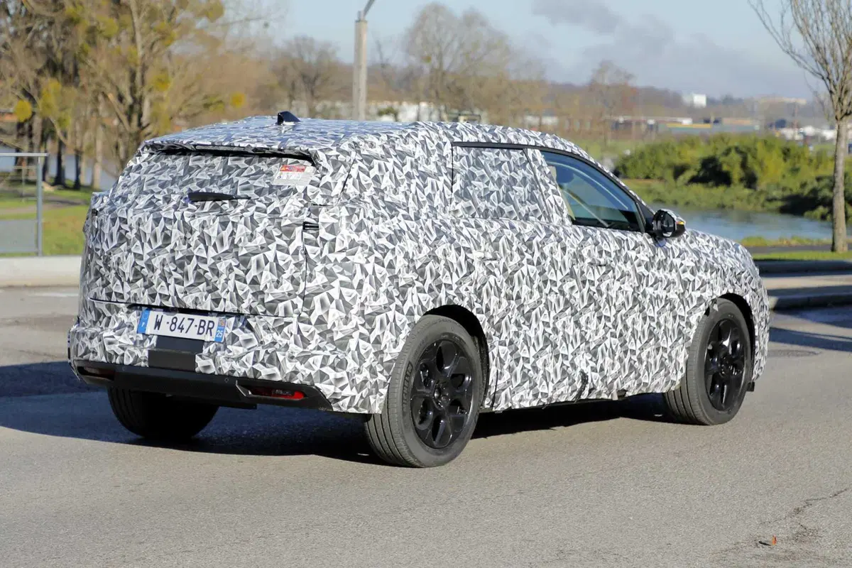 Nuova Citroen C5 Aircross: il nuovo Suv debutta nel 2026 [Foto Spia] (10)
