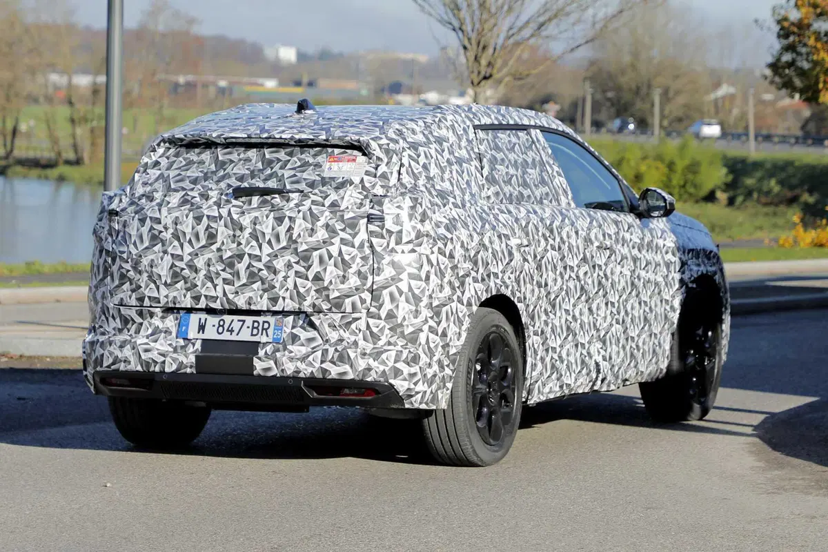 Nuova Citroen C5 Aircross: il nuovo Suv debutta nel 2026 [Foto Spia] (11)