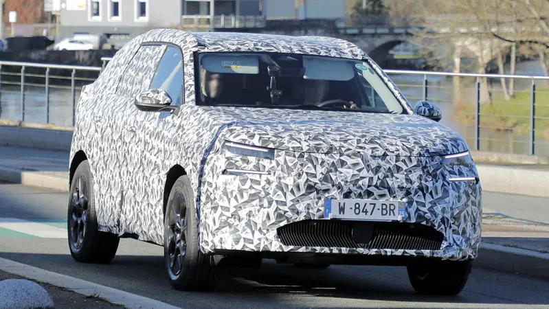 Nuova Citroen C5 Aircross: il nuovo Suv debutta nel 2026 [Foto Spia]