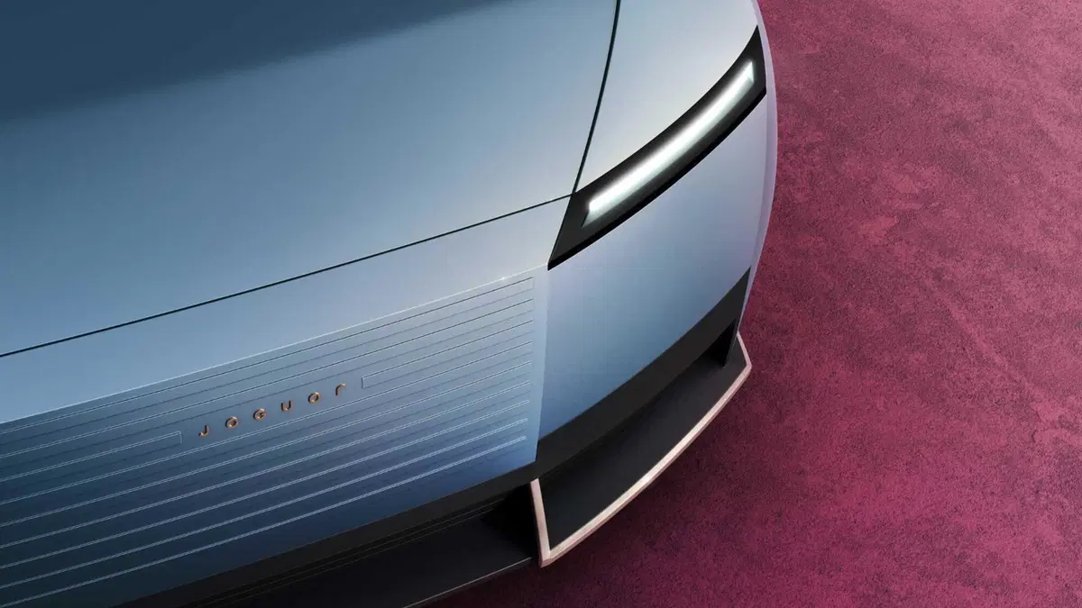 Jaguar, svelata la GT elettrica, si chiama Type 00 e fa 770 km (8)