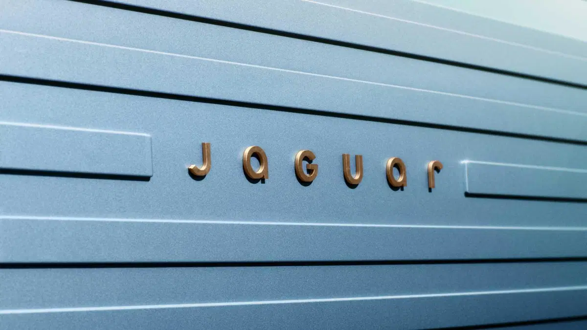 Jaguar, svelata la GT elettrica, si chiama Type 00 e fa 770 km (9)