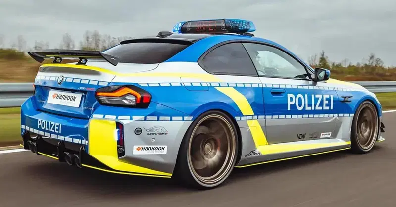 L'auto che non vorresti mai vedere nello specchietto: BMW M2 AC Schnitzer