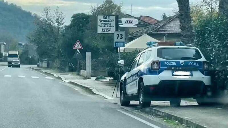 Multa con autovelox annullata, l&#039;auto dei vigili era in divieto di sosta