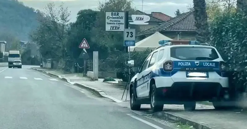 Multa con autovelox annullata, l'auto dei vigili era in divieto di sosta