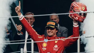 F1. GP Abu Dhabi, Sainz: "Vincere il titolo Costruttori sarebbe l'addio perfetto alla Ferrari". A Lewis Hamilton consiglia di...