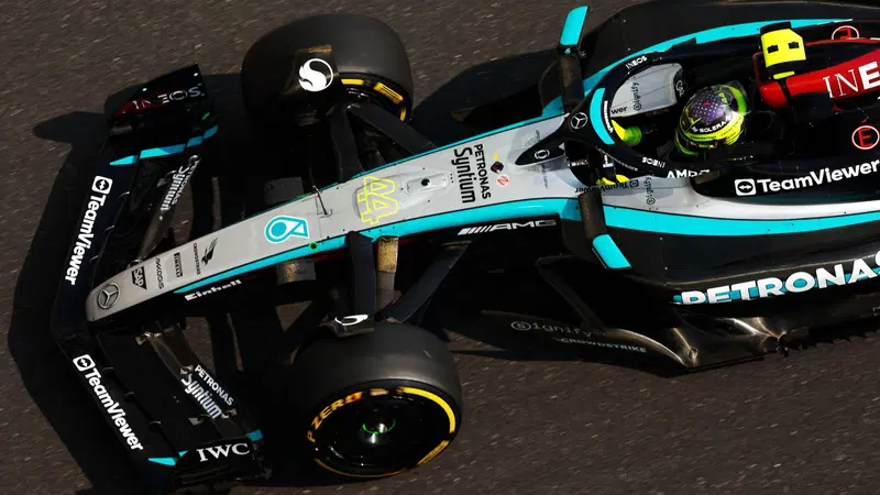 F1. GP Abu Dhabi, Hamilton fuori dal Q1 nell'ultima qualifica con la Mercedes: "Non &egrave; stata sfortuna con quel birillo. Abbiamo sbagliato il tempismo"