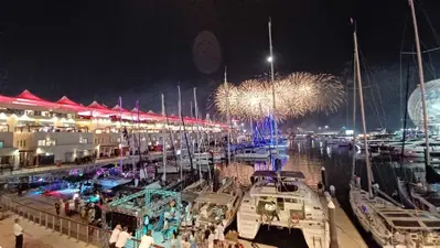 F1. Ad Abu Dhabi Verstappen scherza sulla gravidanza "Menomale che non sono gemelli!" e su Hamilton in Ferrari ci dice che...