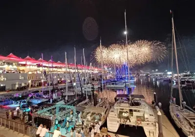 F1. Ad Abu Dhabi Verstappen scherza sulla gravidanza Menomale che non sono gemelli! e su Hamilton in Ferrari ci dice che...