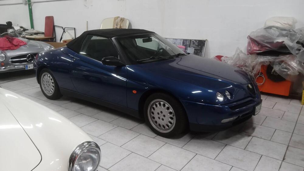 Alfa Romeo spider GTV 916 twin Spark 16 V d'epoca a Cremona