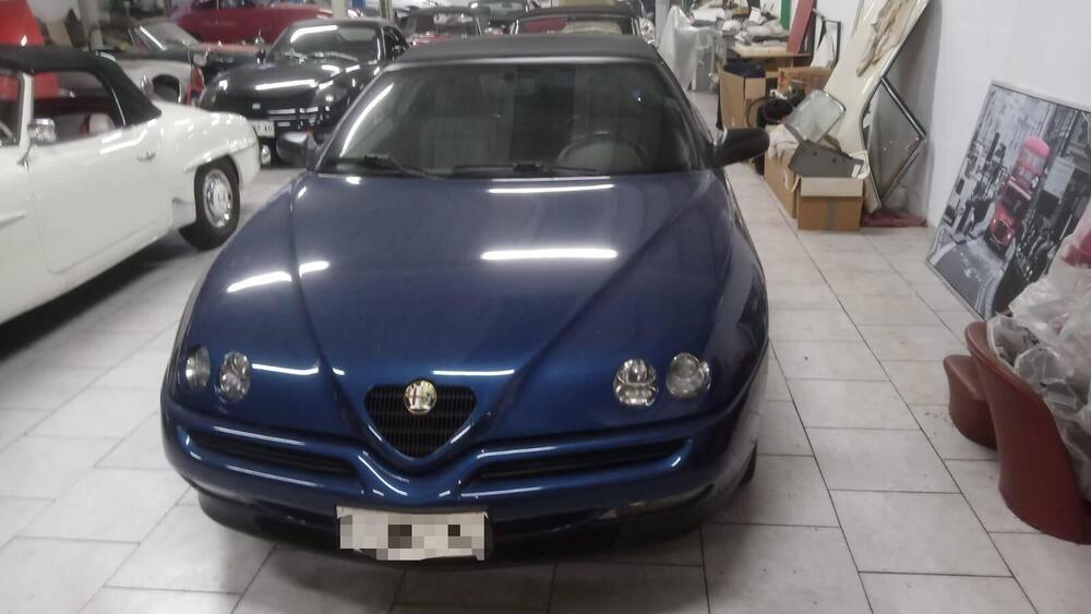 Alfa Romeo spider GTV 916 twin Spark 16 V d'epoca a Cremona (15)