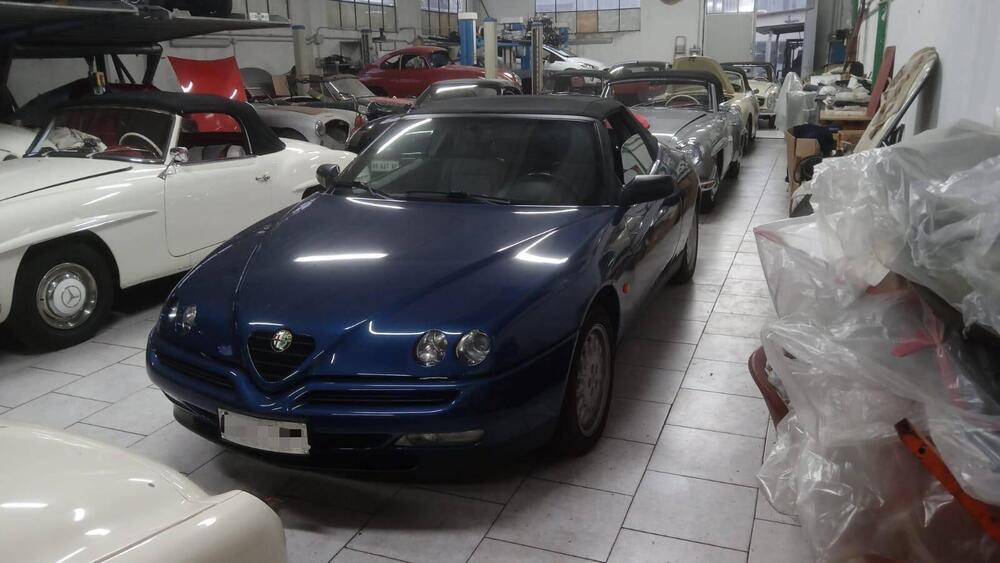 Alfa Romeo spider GTV 916 twin Spark 16 V d'epoca a Cremona (20)