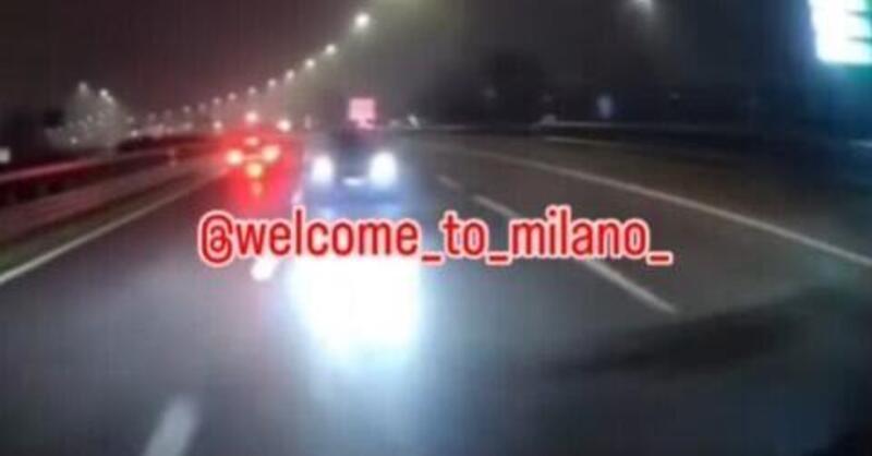 Contromano in tangenziale a Milano: il frontale dal vivo (tutti salvi) [VIDEO]