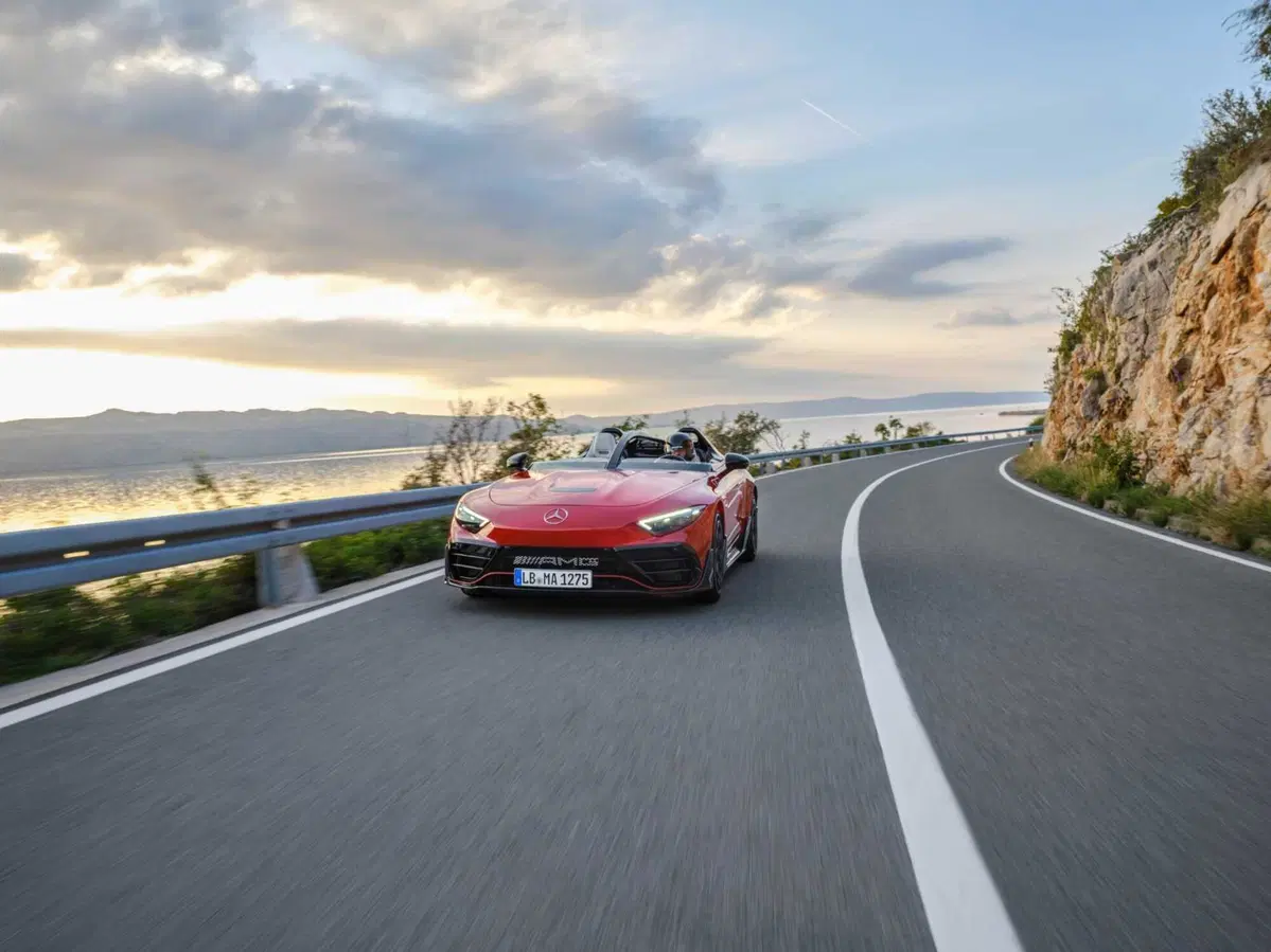Per guidare questa Mercedes ci vuole il casco: arriva la Purespeed (2)