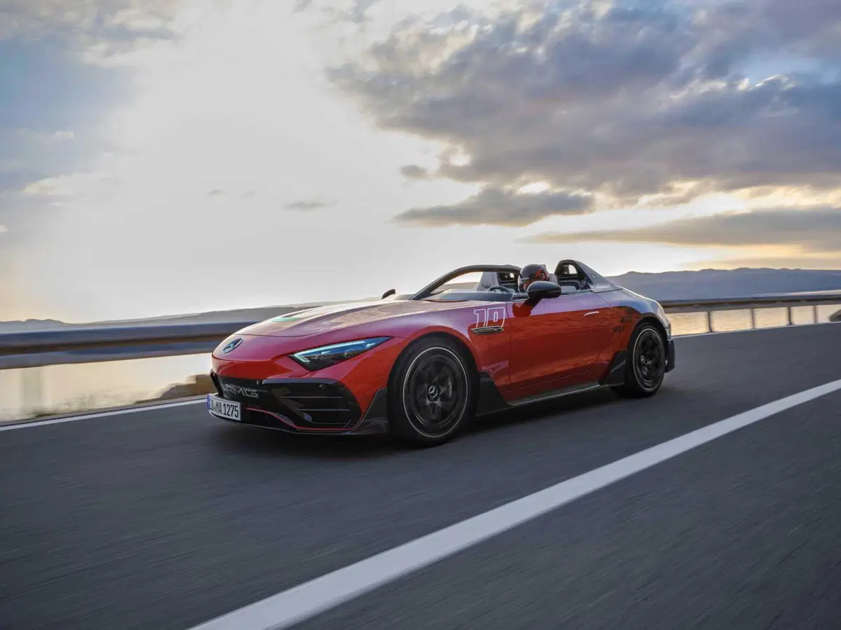 Per guidare questa Mercedes ci vuole il casco: arriva la Purespeed (5)