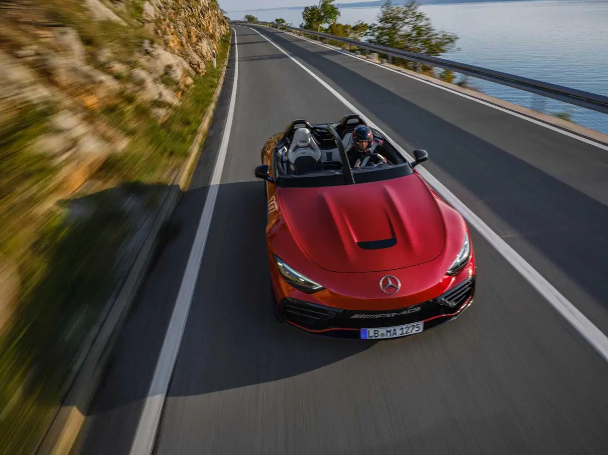 Per guidare questa Mercedes ci vuole il casco: arriva la Purespeed (9)