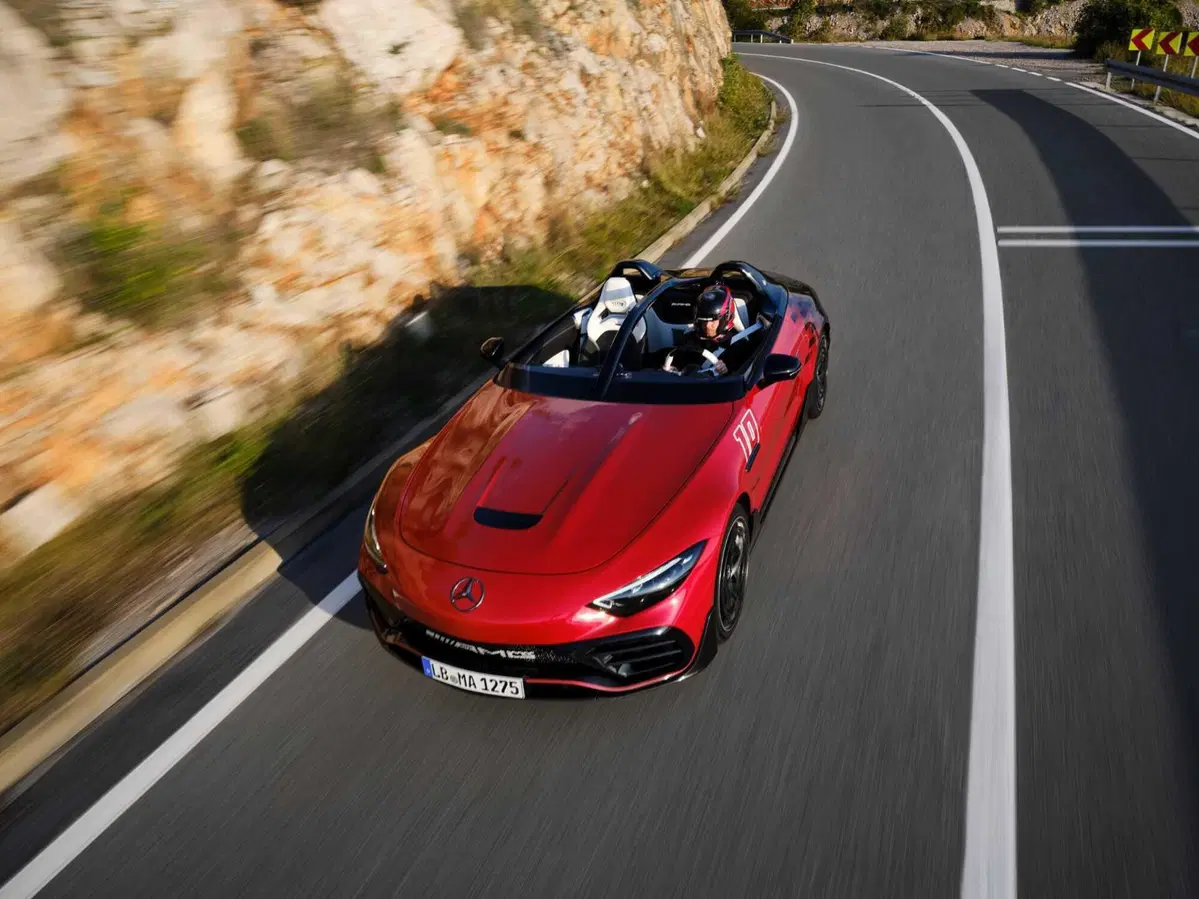 Per guidare questa Mercedes ci vuole il casco: arriva la Purespeed (11)